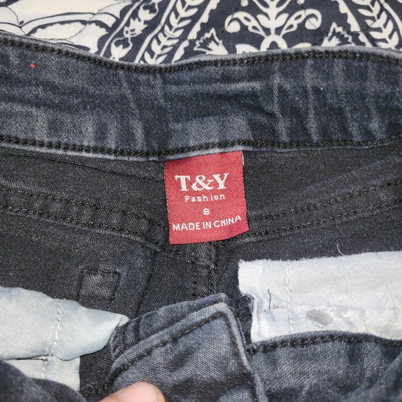Girls size 8 jeans - Picture 2 of 4